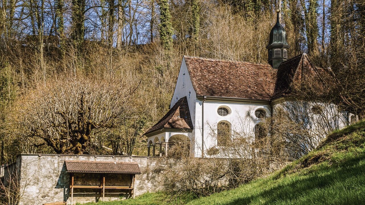 chapel-5002574_1280-aspect-ratio-16-9